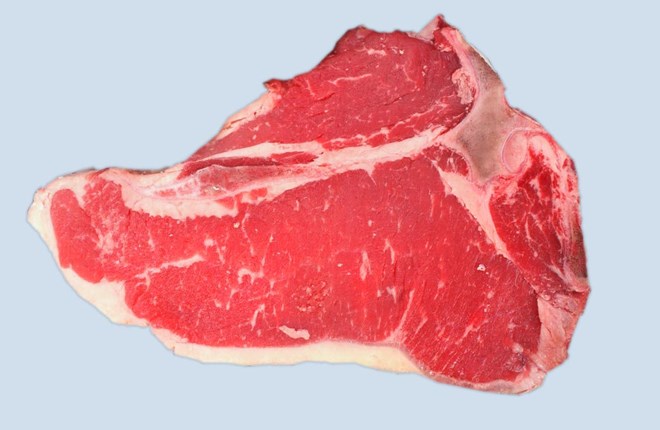 Thịt bò rất giàu chất sắt, mà sắt lại là khoáng chất cần thiết cho máu, bổ sung lượng máu cho cơ thể và phòng tránh cơ thể bị thiếu máu.